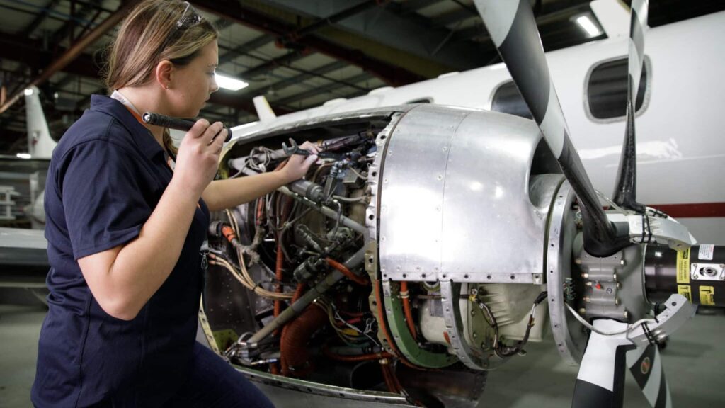 How Airlines Handle Emergency Aircraft Repairs